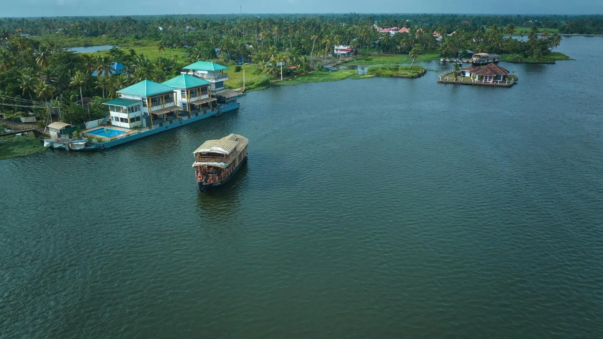 Miras Pmc Lakeshore Resort  Alappuzha