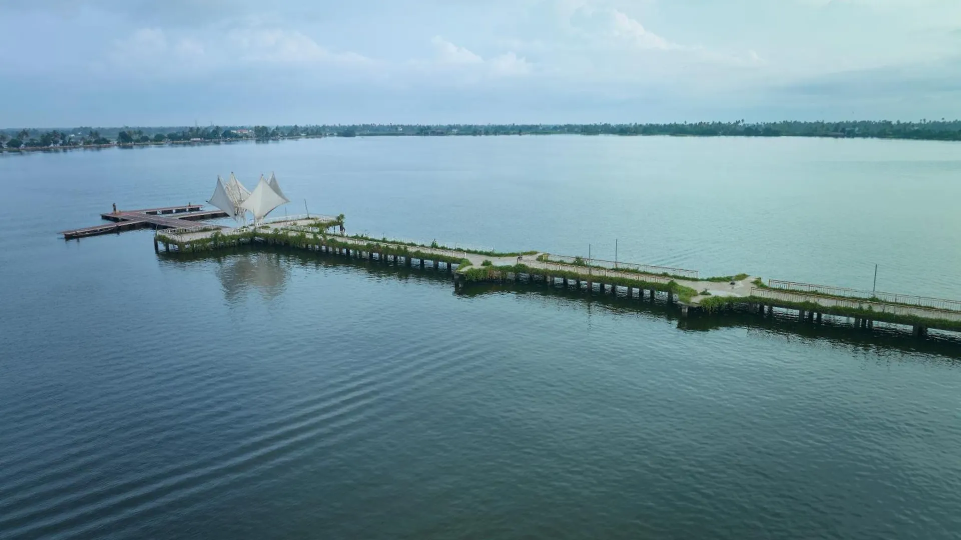 Miras Pmc Lakeshore Resort Alappuzha