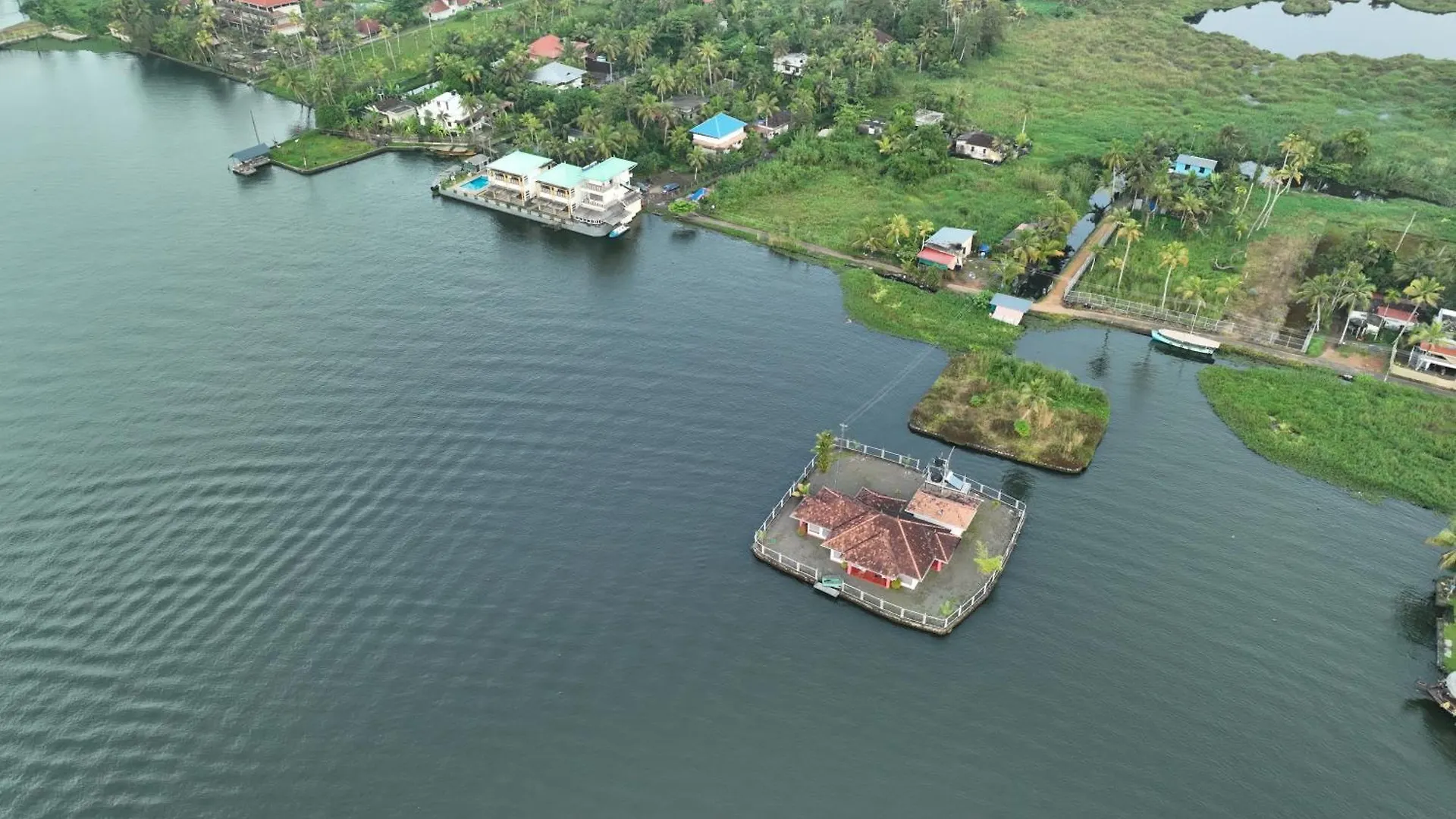 Miras Pmc Lakeshore Resort  Alappuzha