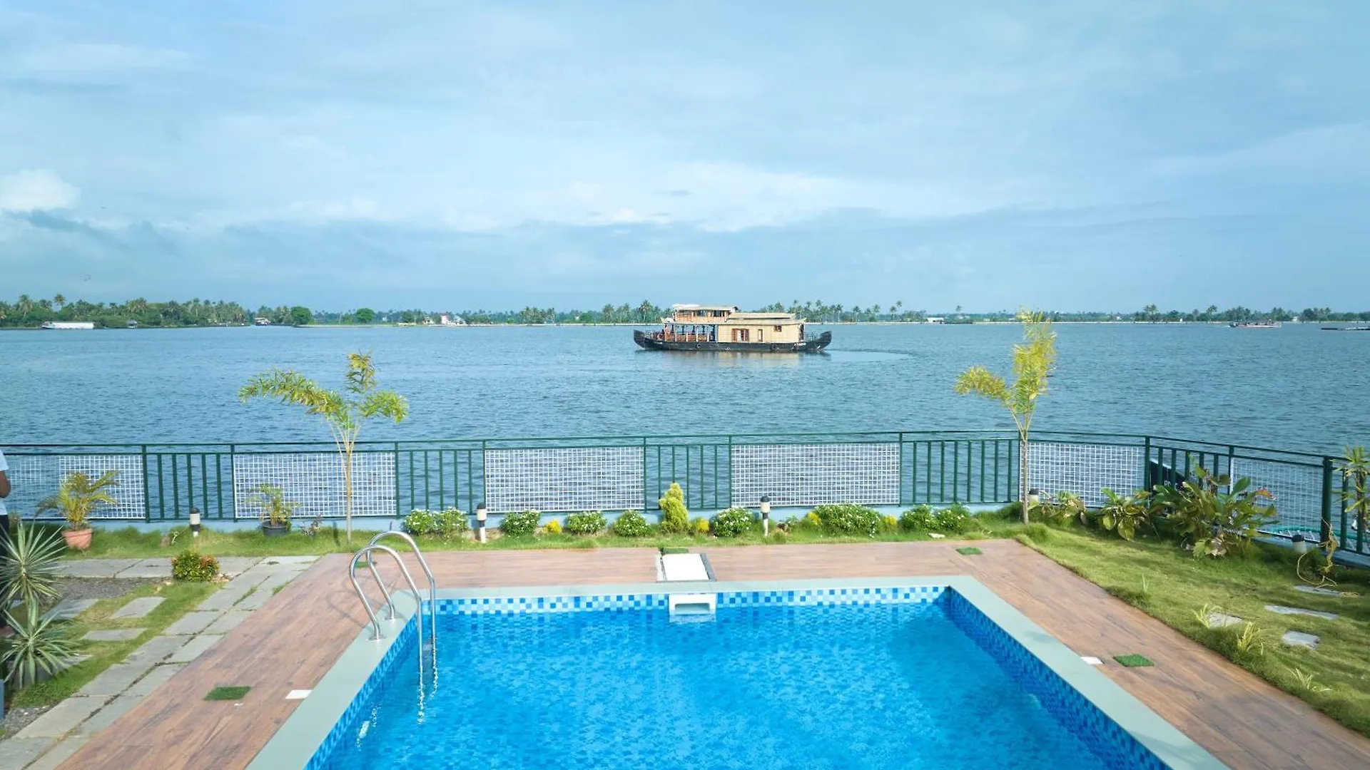 Miras Pmc Lakeshore Resort