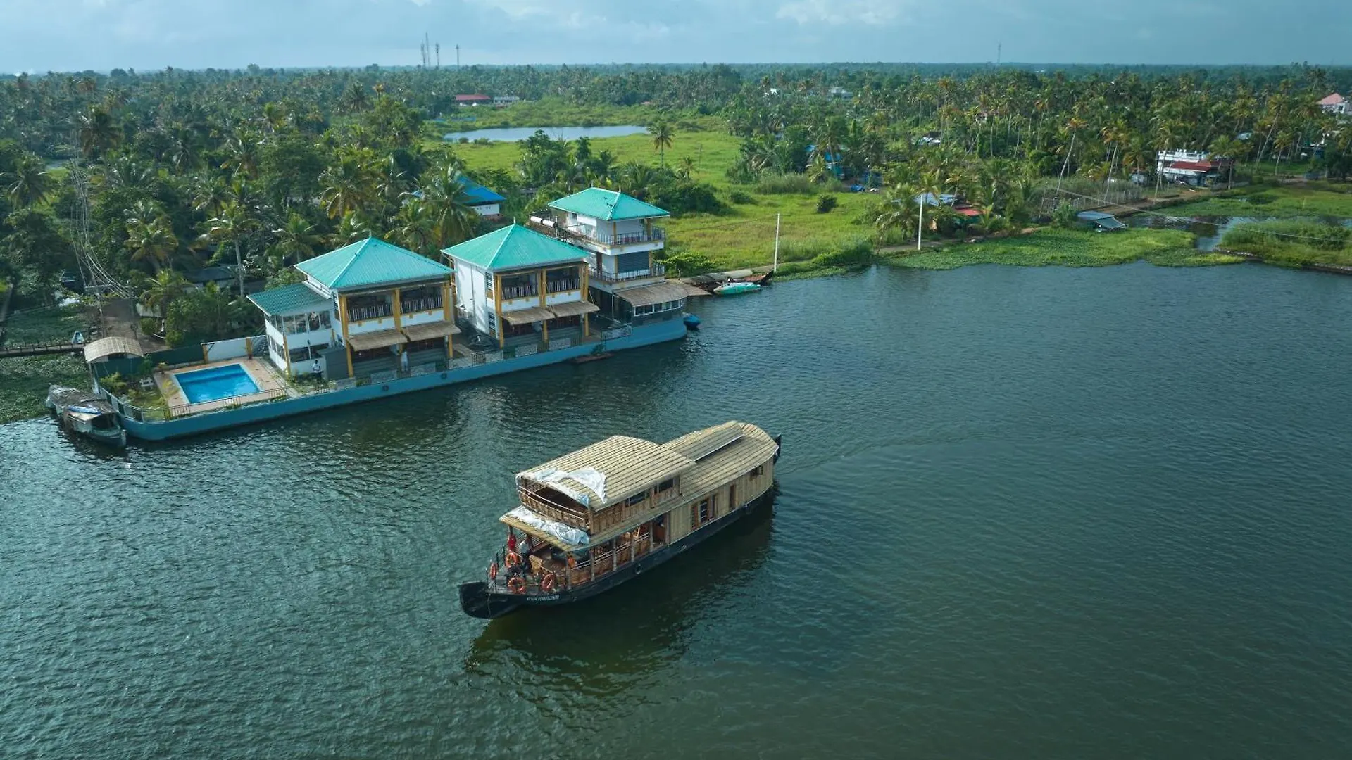Miras Pmc Lakeshore Resort 3*, Alappuzha