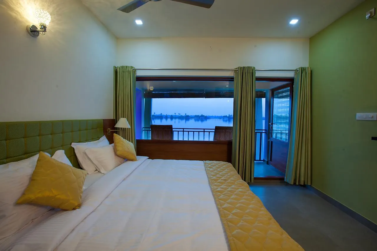 Miras Pmc Lakeshore Resort 3*, Alappuzha