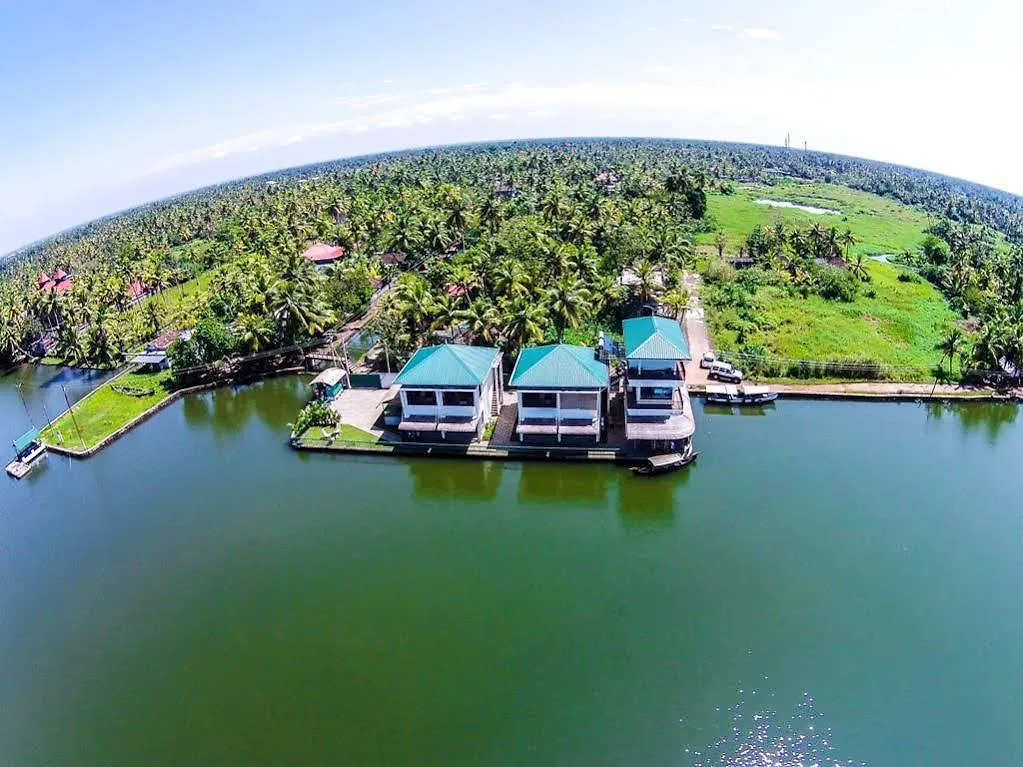 Miras Pmc Lakeshore Resort 3*, Alappuzha